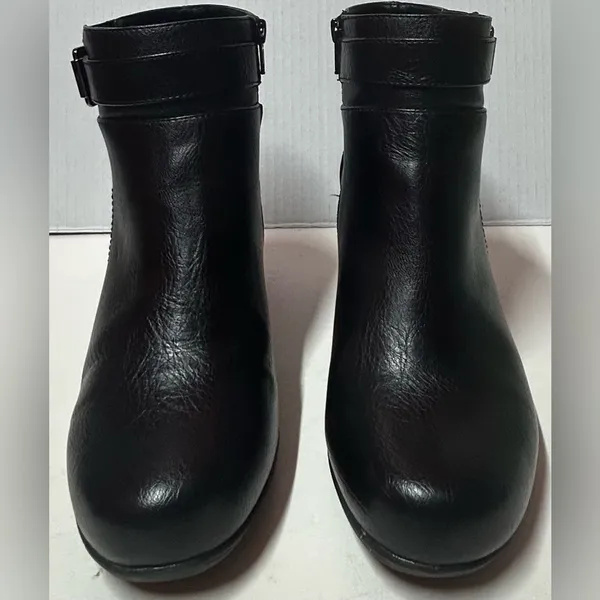 Croft & Barrow Ortholite Comfort Baron Black Round-Toe Zip Closure Ankle Booties - Image 2