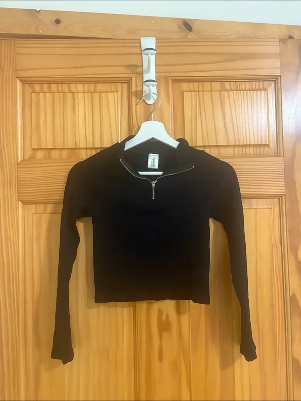 Dynamic Seamless Apparel Size Small Black 1/4 Zip Pullover Top - Image 2