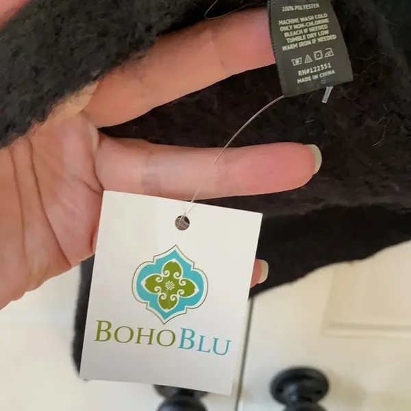 BohoBlu New with‎ tag giftable black sweater scarf uneven asymmetrical hem knit - Image 2