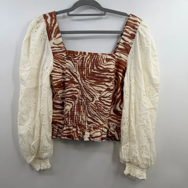 Anthropologie Love The Label Zebra Eyelet Puff Sleeve Smocked Blouse M - Image 5