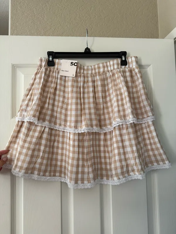 BNWT Neutral Gingham Lace Trim Tiered Mini Skirt - Image 3