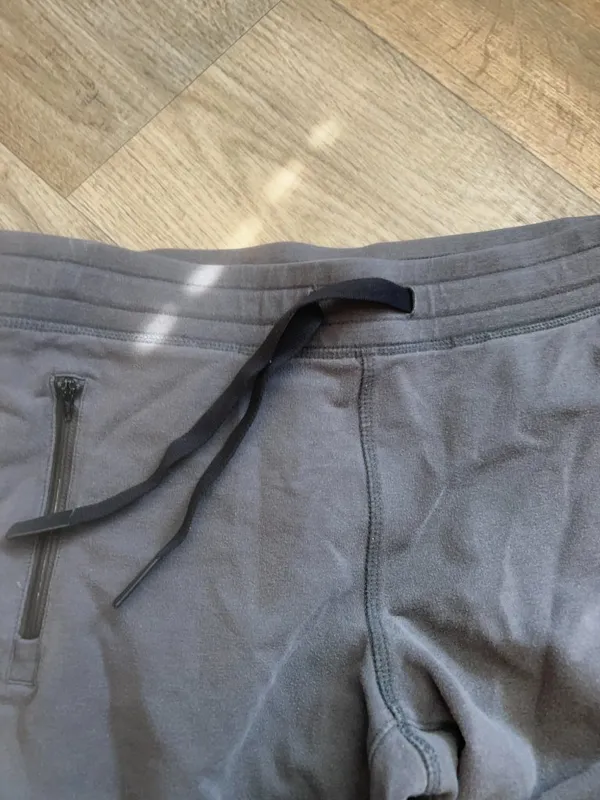 Alo Yoga medium pants - Image 10