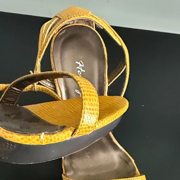 Yellow‎ Strappy Heels Sz 6 Yellow - Image 9