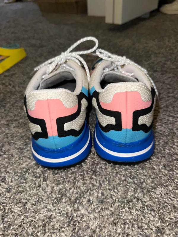 Men’s Adidas Sneakers - Image 4