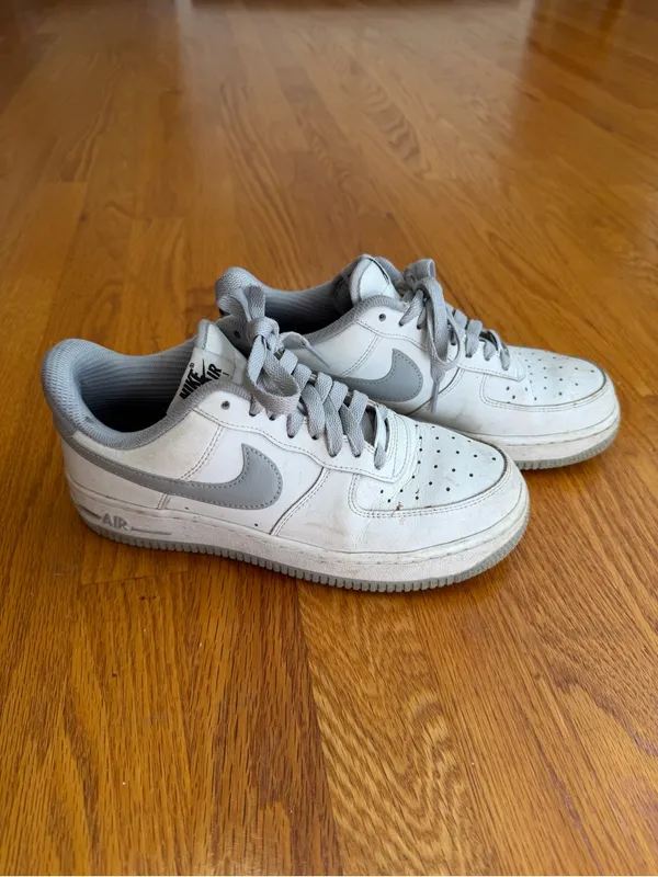 Nike Air Force 1 Sneakers with Light Gray Detailing - Image 3