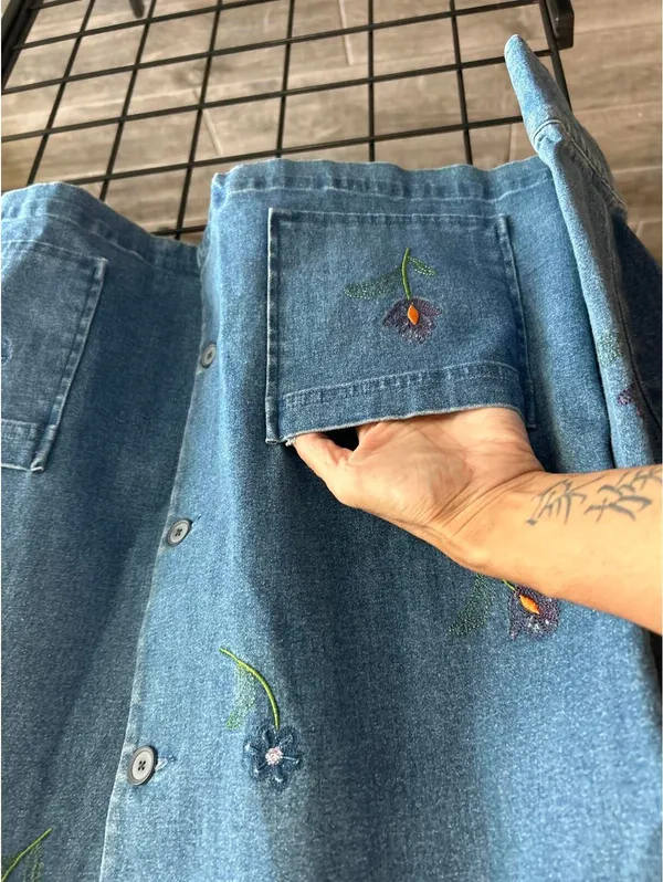 Denim & Co Womens Denim Jacket Size L Button Up Embroidered Flowers Boho - Image 3