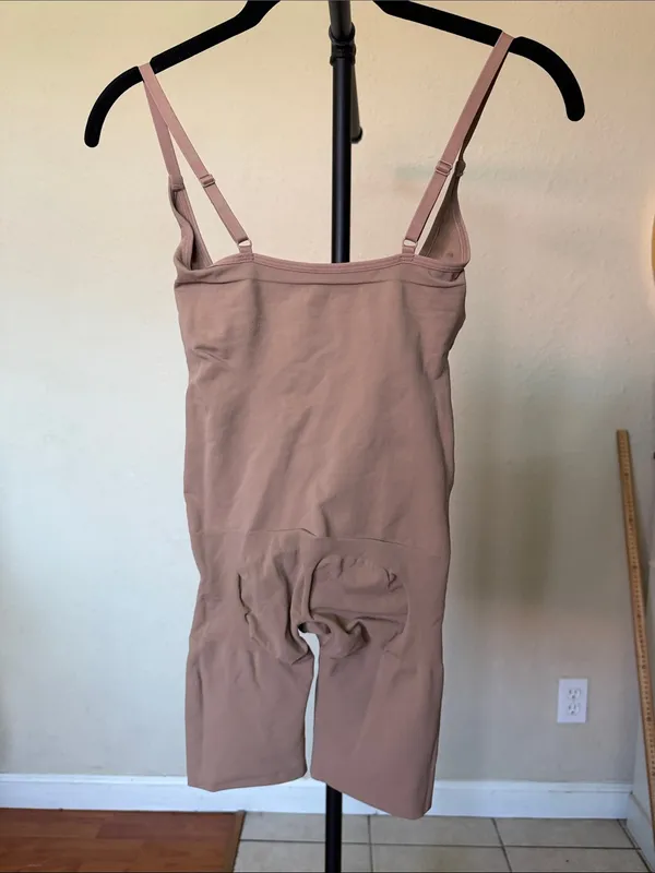 SKIMS Seamless Sculpt Open Bust Bodysuit Under bust Sienna size M - Image 6