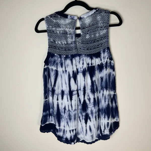 Knox Rose | Blue & White Tie-Dye Lace Accented Sleeveless Top | Large - Image 3