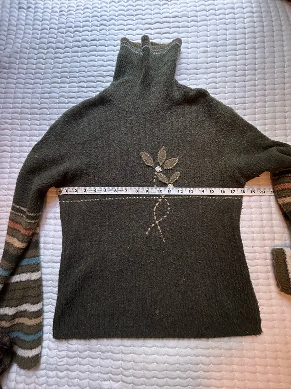 Vintage B. Moss Olive Green Beaded Turtleneck Sweater Size Small - Image 5