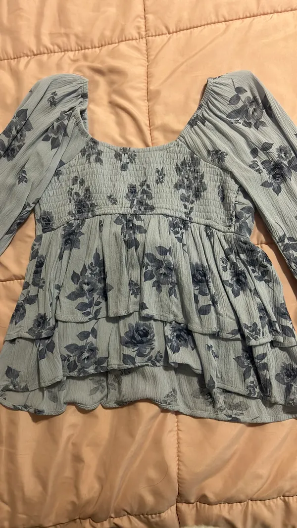 Hollister Top Flower Blue Print - Image 3
