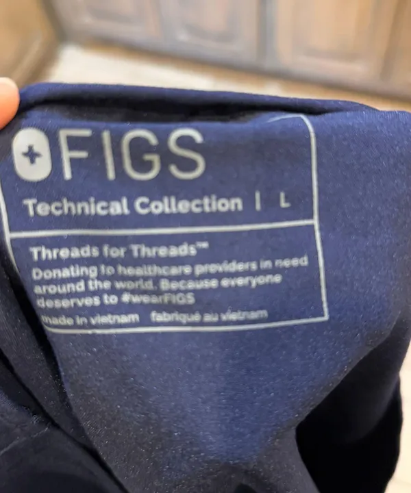 FIGS sz L Scrub Top(Read Ad)No :( - Image 4