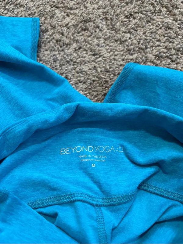 Beyond Yoga leggings size medium - Image 5