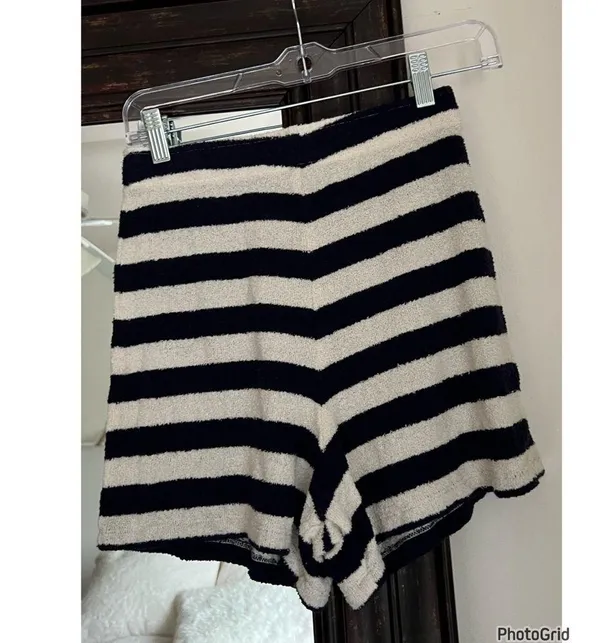 Warm Fun Stripe Hoodie Short Set Cozy Lounge Leisure - Image 3