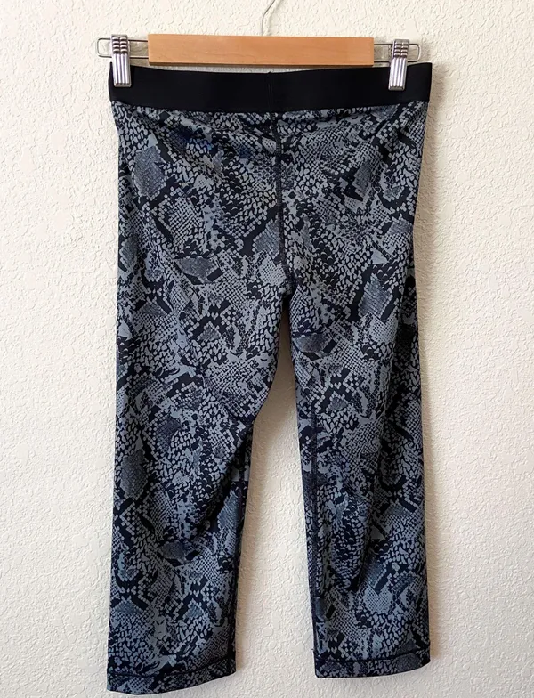 Nike Pro Black Gray Snake Print Capri Legging Med - Image 3