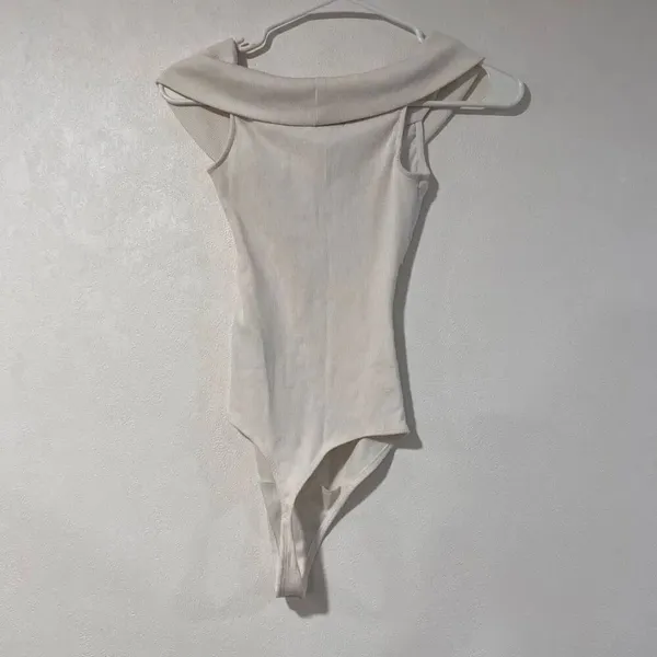 Abercrombie & Fitch White Ribbed Off Shoulder Bodysuit XS - Image 3