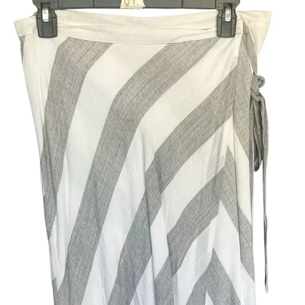 546. Lulus striped top and wrap skirt set small & med - Image 4
