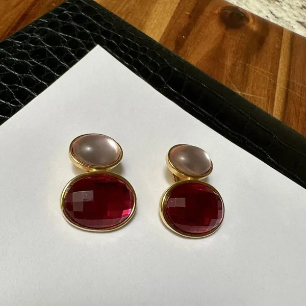 Signed Avon - Gold Tone / Pink Rhinestone Clip-on Clip On Earrings - Image 4