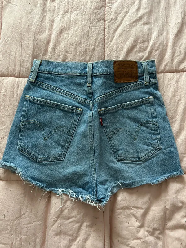 Levi’s Ribcage Shorts High-Rise Denim - Image 2
