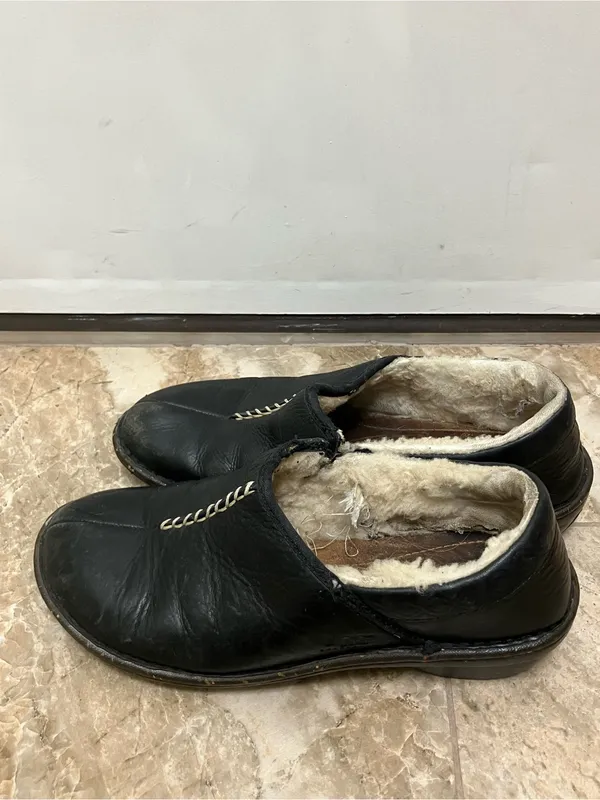 UGG Bettey Leather Slip On Clogs Mules Shoes 8 - Image 3