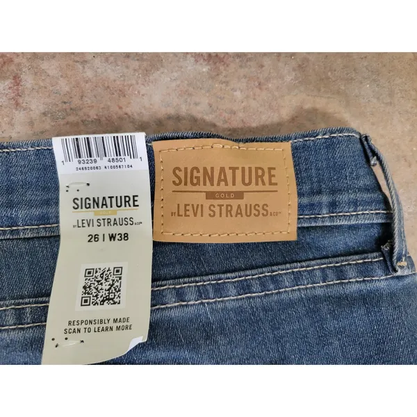 Levis Mid Rise Bermuda Shorts NEW Size 26 Plus Size Denim Stretch Shorts - Image 6