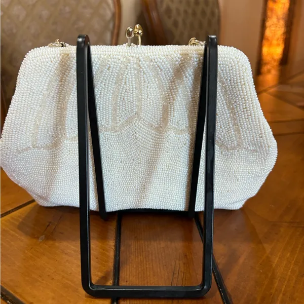 1950-1960 Elegant White Beaded Clutch made in Japan. - Image 2