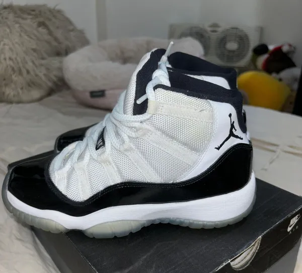 Air Jordan 11s - Image 4