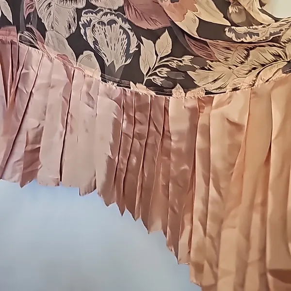 Maria Bianca Nero pink floral v neck line pleated hem sz Small - Image 6