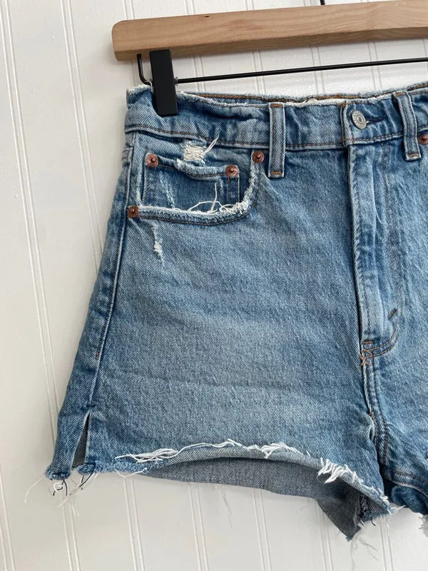 ABERCROMBIE & FITCH The Mom Short High Rise Distressed Denim Size 2 | 26 - Image 4