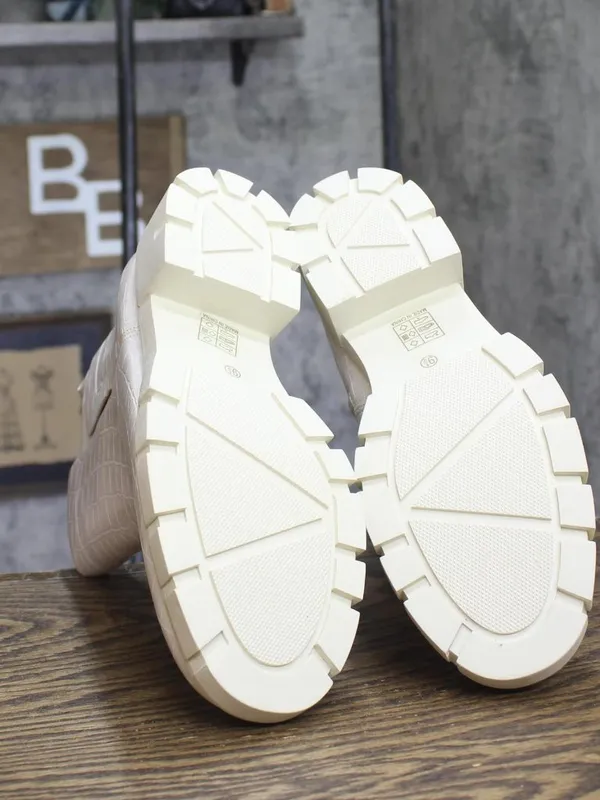Journee Collection Foam Inside Zip Block Heel Booties Ivory Off White 9.5M - Image 5