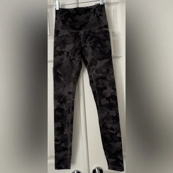 Lululemon Wunder Train High-Rise Tight 28" Hidden Heritage Lace Black size 4 - Image 4