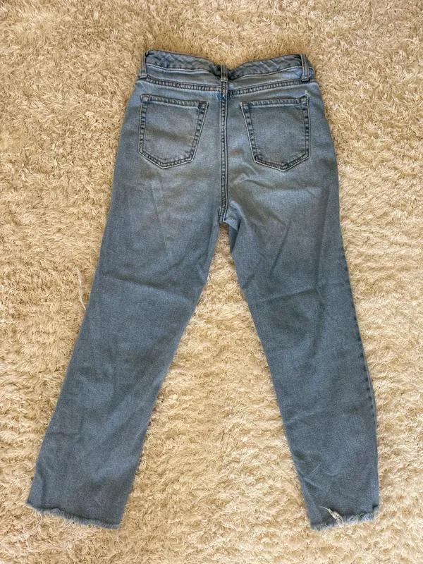 Cropped Mom Jeans - Image 3