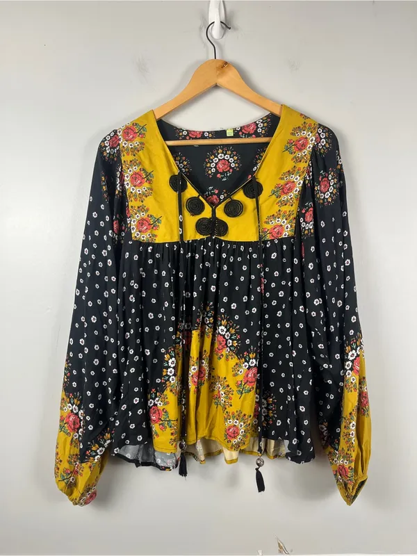 Farm Rio Intarsia Top size large READ - Image 4