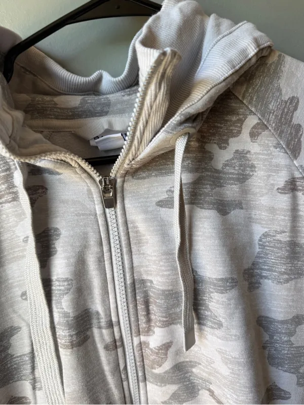 Salt Life Athleta Gray Camo Full Zip Hoodie Jacket Size XL - Image 2