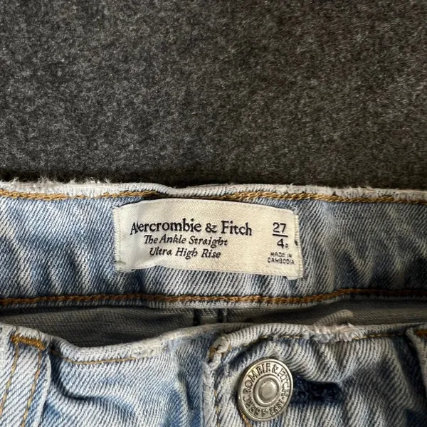 Abercrombie & Fitch Ultra High Rise Ankle Straight Jean Light Wash 27/4 Distress - Image 3