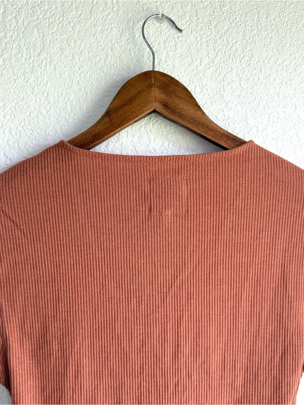 NWT Chaser Womens Shirt Burnt Orange Ribbed Sleeveless Keyhole Small - Image 4