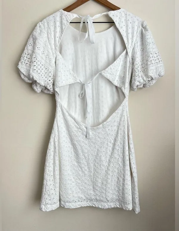 Free People dress white eyelet puff sleeve open back Peasant L - Image 5
