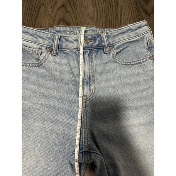 American Eagle Mom Jeans Strigid Denim Light Blue Breeze Wash Retro Size 4 Reg - Image 3