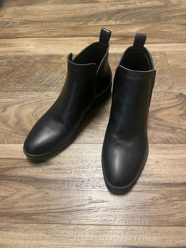 DV by Dolce Vita Black Women's Chelsea Ankle Boots - Classic Slip-On Style Size 7.5 - Image 7