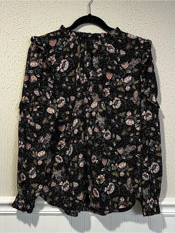 Loft Black and White Floral Ruffle Key Hole long sleeve pullover top size small - Image 5