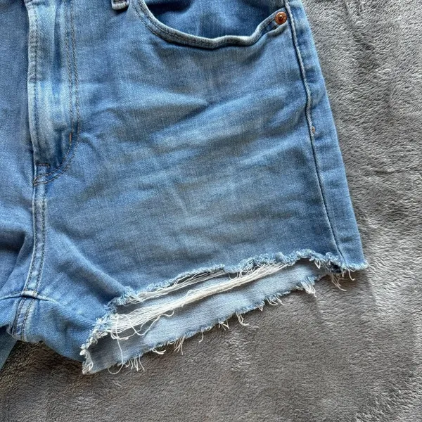 Levi High Rise Shorts Sz 30 - Image 5