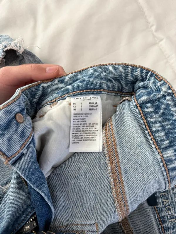 American Eagle Strigid Mom Jeans - Image 3