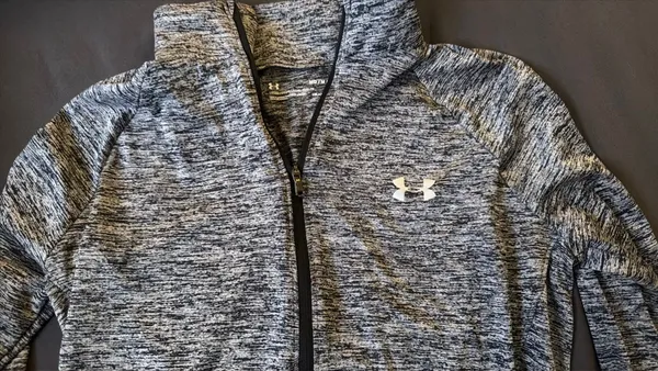 HeatGear Under Armour Women’s grey long sleeve sweatshirts - Image 2