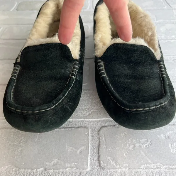 UGG‎ Ansley Moc Slippers Womens 9 Black Suede Sheepskin Slip On Cozy Loafer - Image 12