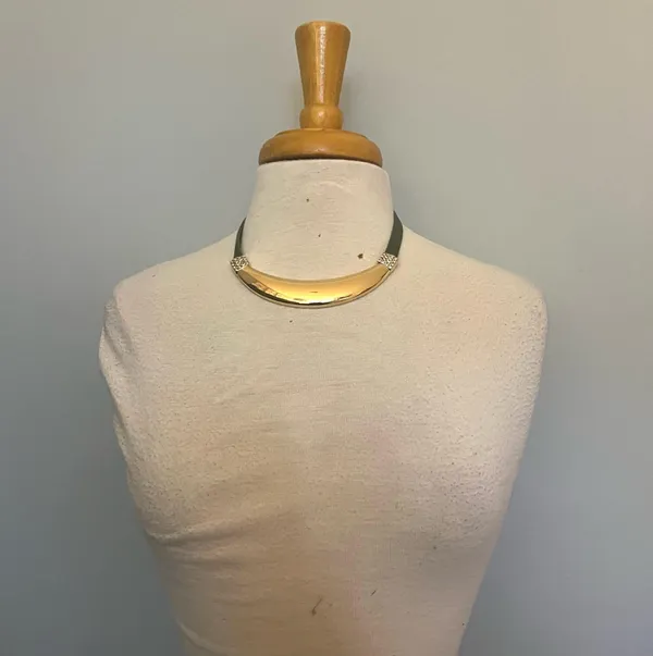 White House | Black Market Gold toned statement necklace - Image 3