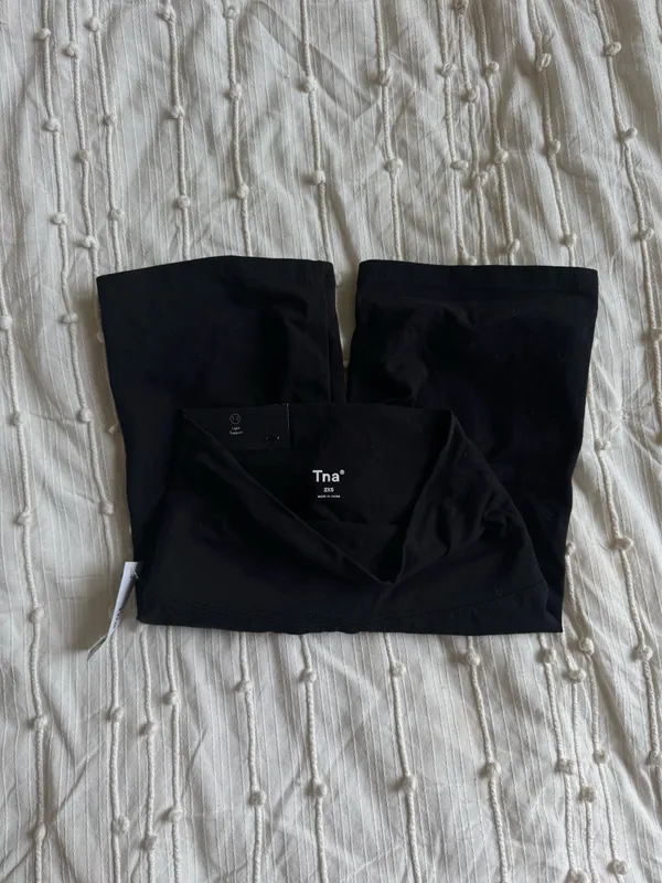 Aritzia TNA Shorts - Image 4
