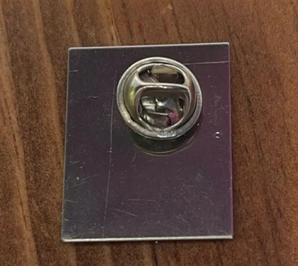 Vtg 2012 celebrate remember Relay For Life Cancer Survivor Gold Tone Lapel Pin - Image 2