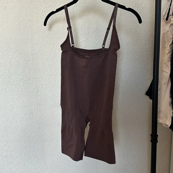 SKIMS shapewear bodysuit seamless sculpt open bust bodysuit cocoa NWOT size 2X - Image 5