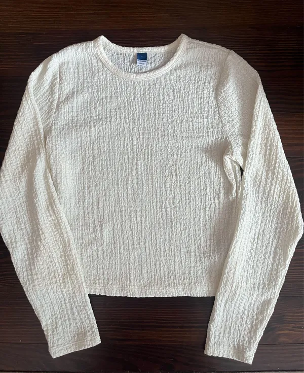 Old Navy Cream scrunched semi sheer white top   - Image 4