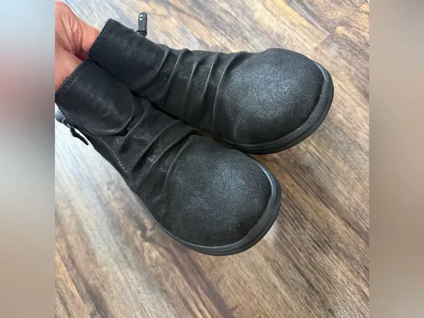 Clarks Black Cloudsteppers Slip-On Boots NWOT - Image 6