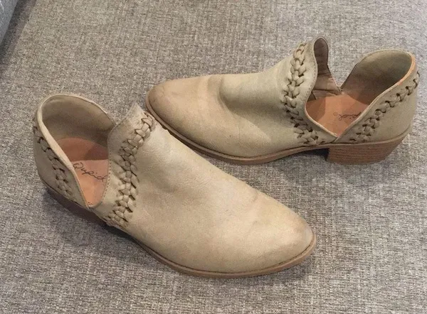 Qupid • Woven V Cut Ankle Booties Taupe 7.5 - Image 2